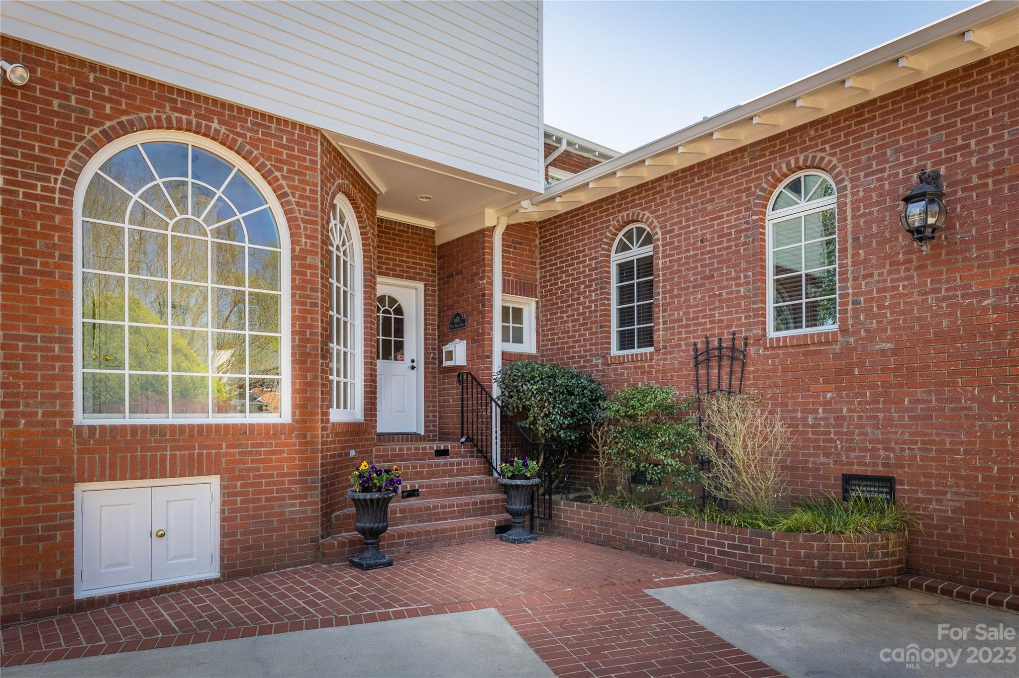 600 West Union Street