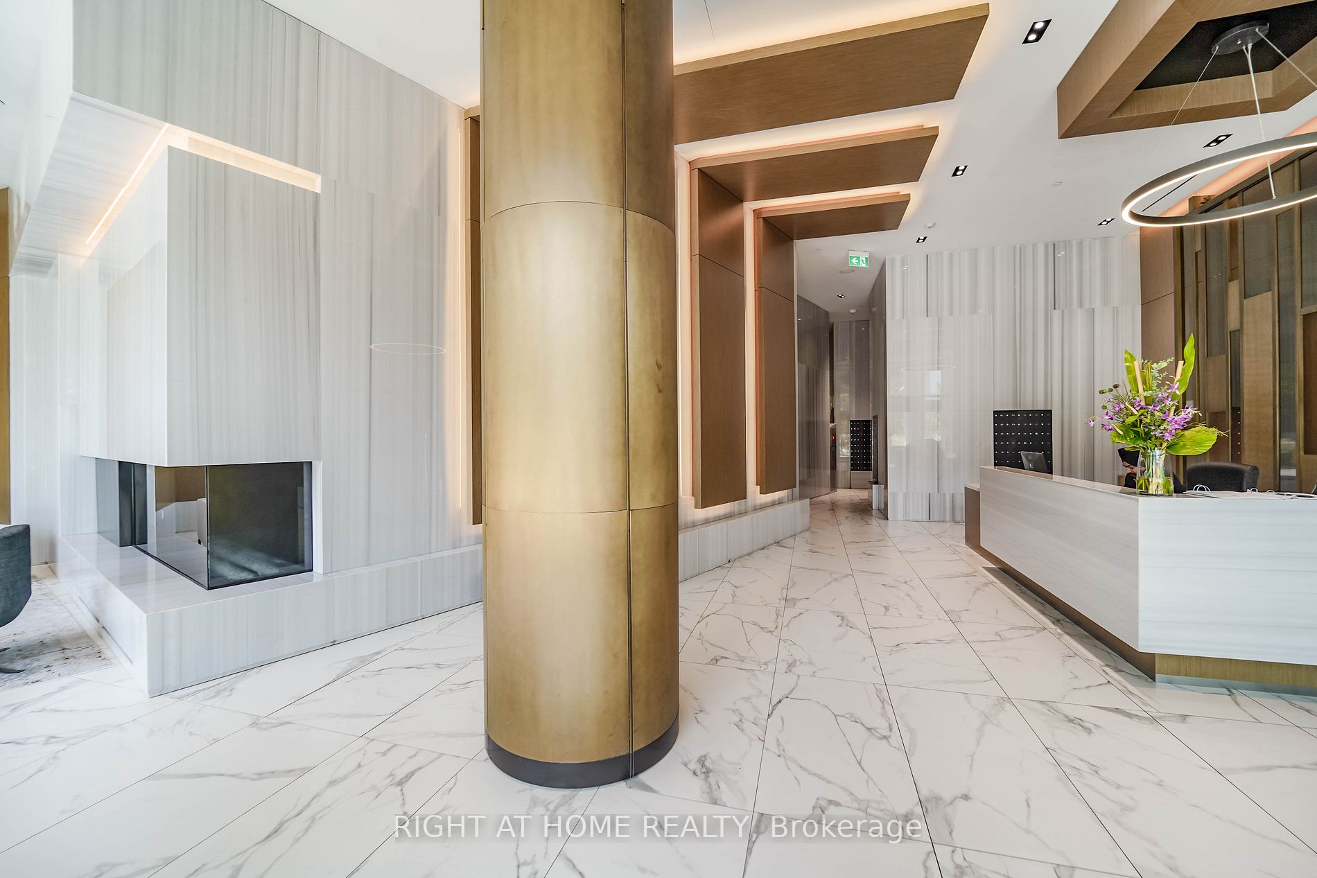 15 E Queens Quay 707