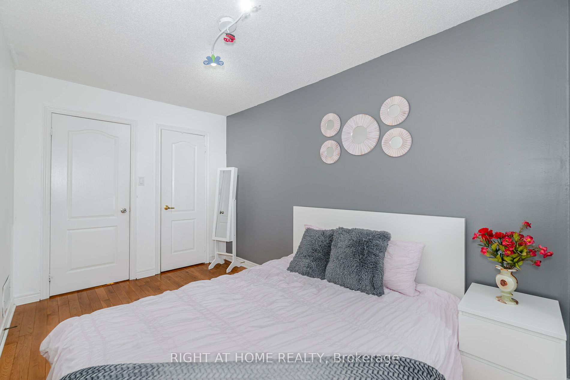 811 Othello Crt