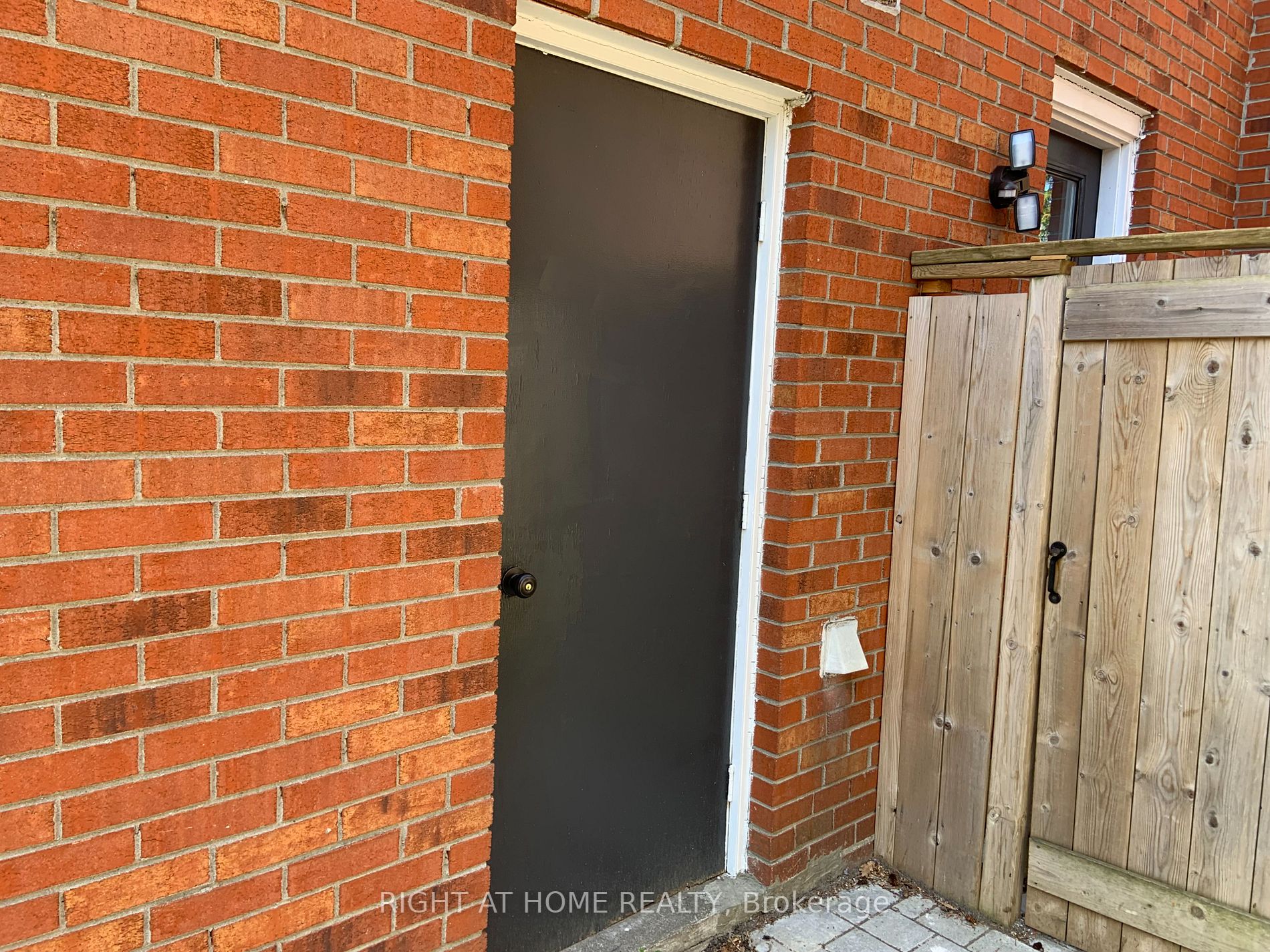 1015 Easthill Crt Bsmt