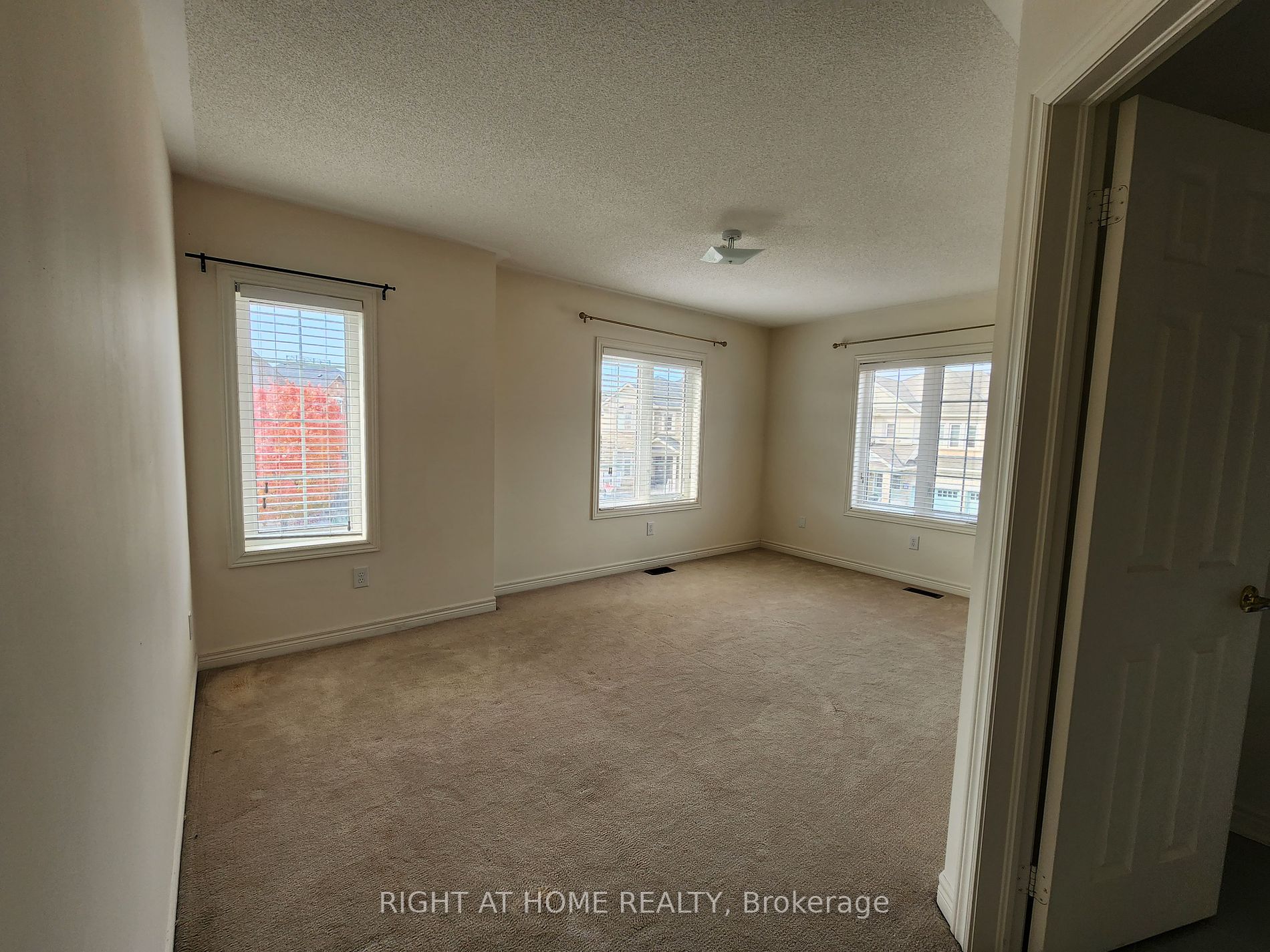 3185 Larry Cres
