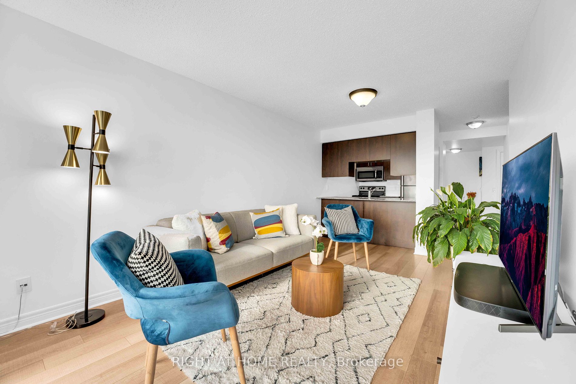 50 Town Centre Crt 1101