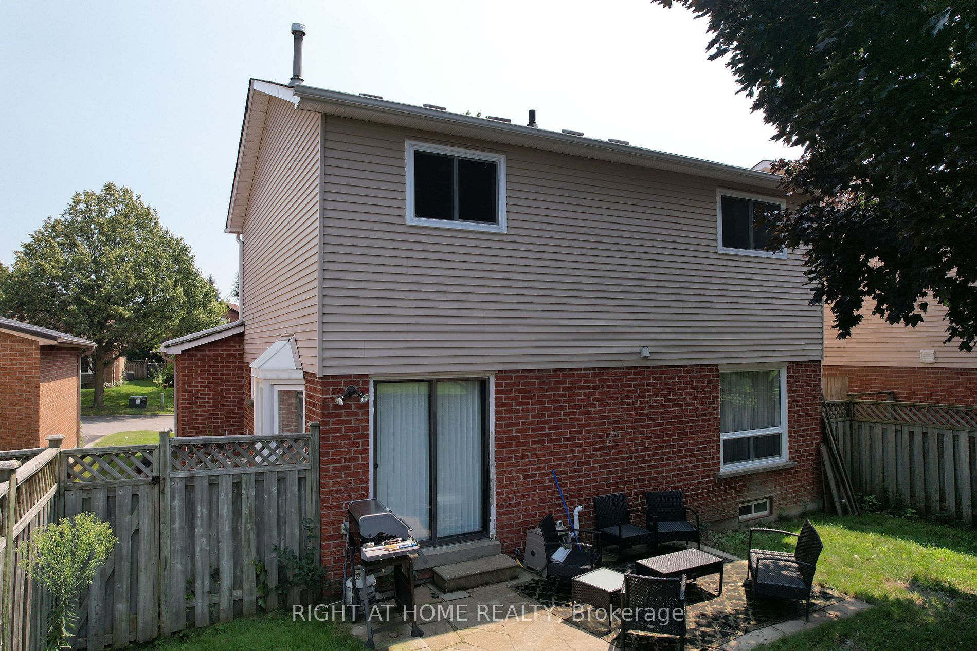 884 Lavis Crt