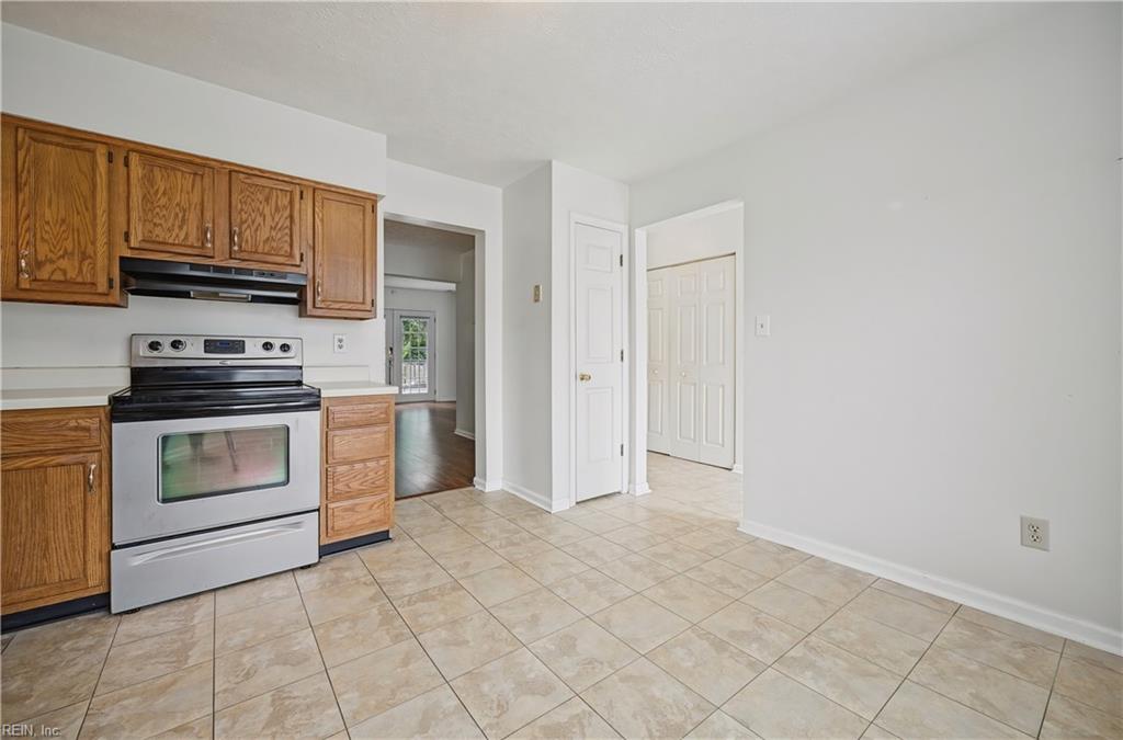 1758 Skiffes Creek Circle