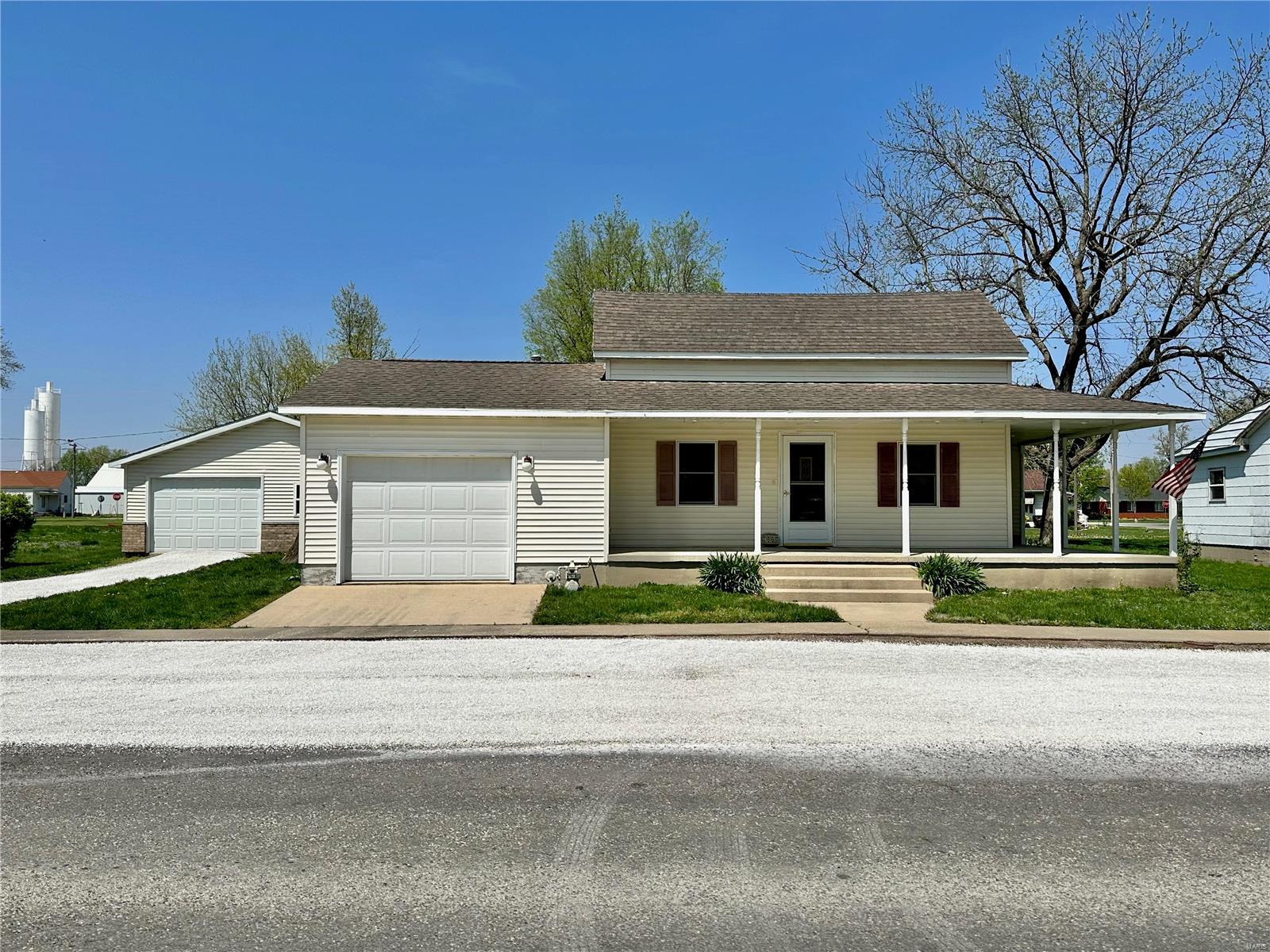 115,000 206 S McElroy Street Raymond IL 62560 Montgomery County Realty