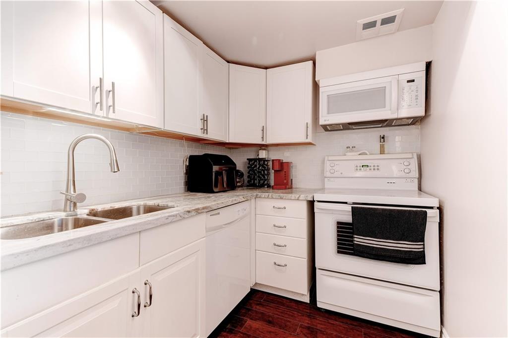 150 CHARLTON Avenue E 308