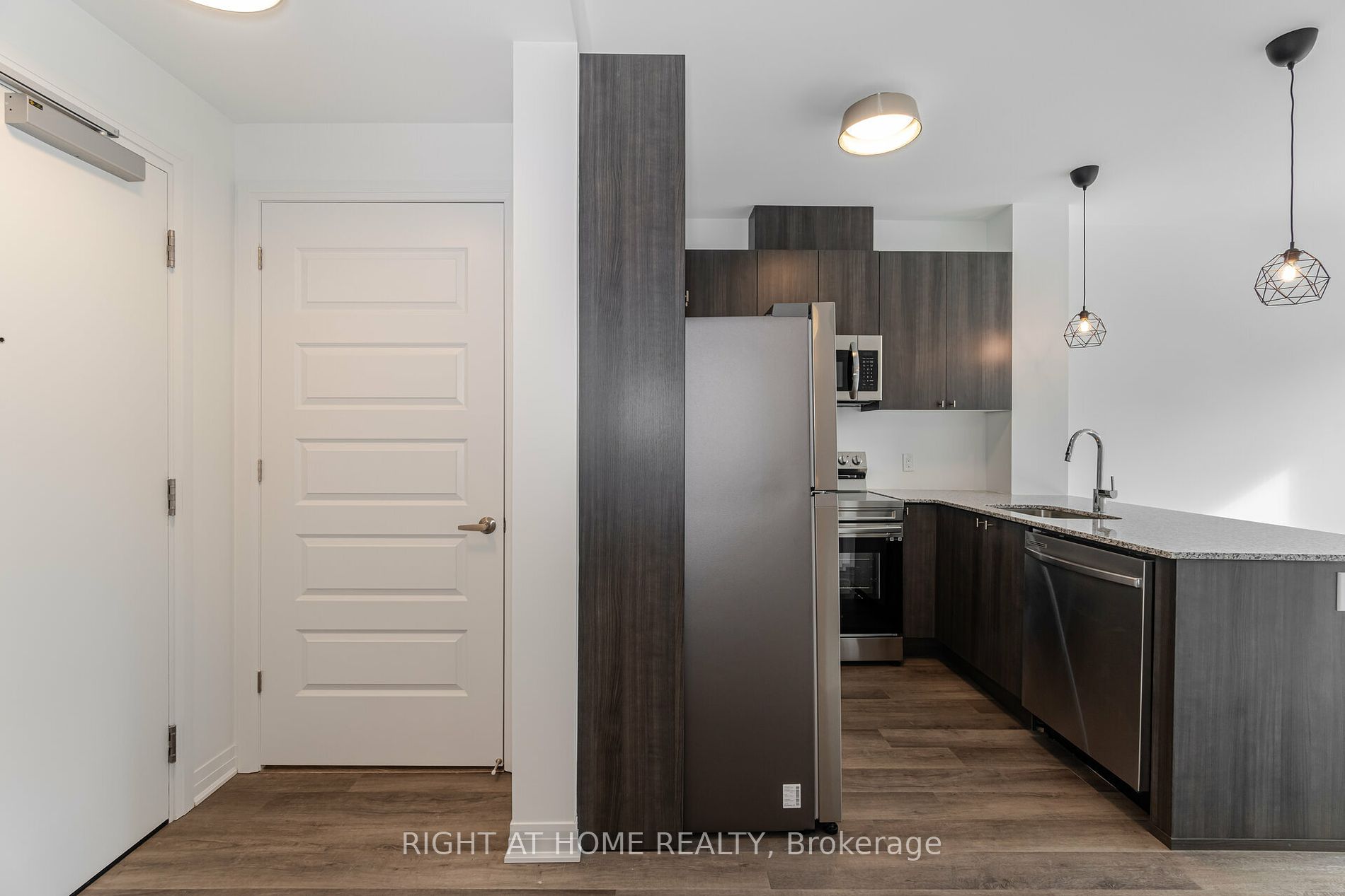 460 Gordon Krantz Ave 213