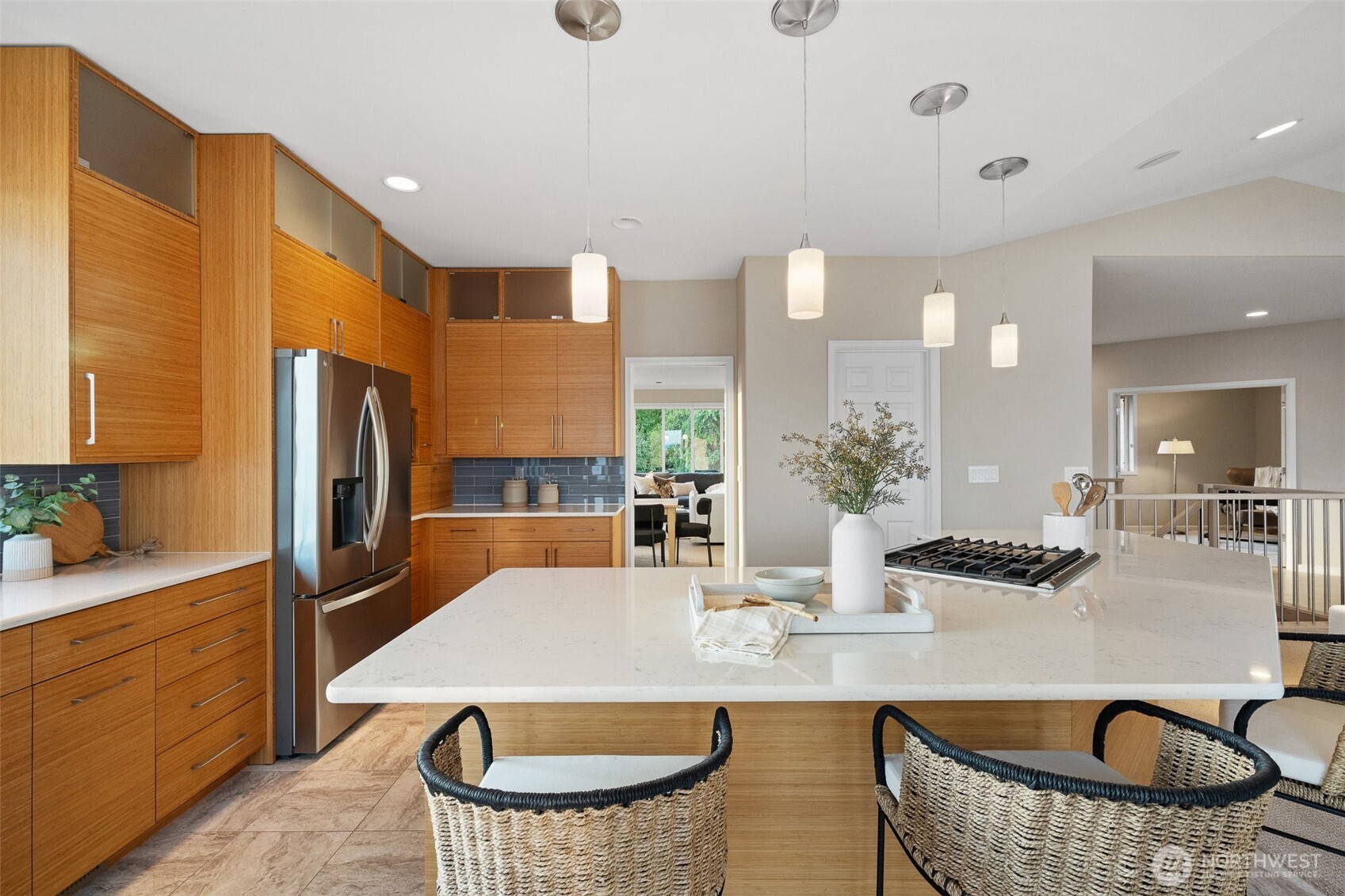 7 33rd Avenue NW