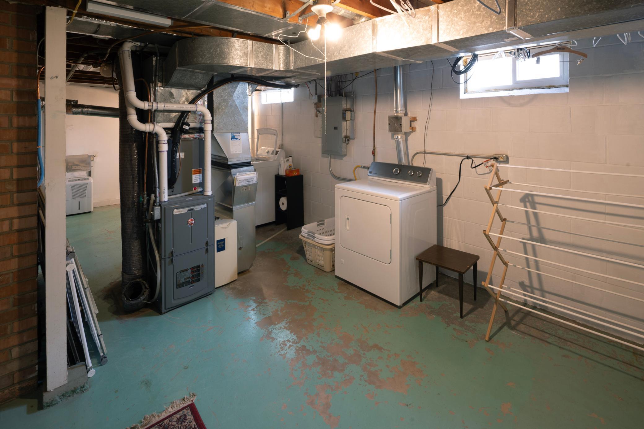 2420 Dunlap Street N