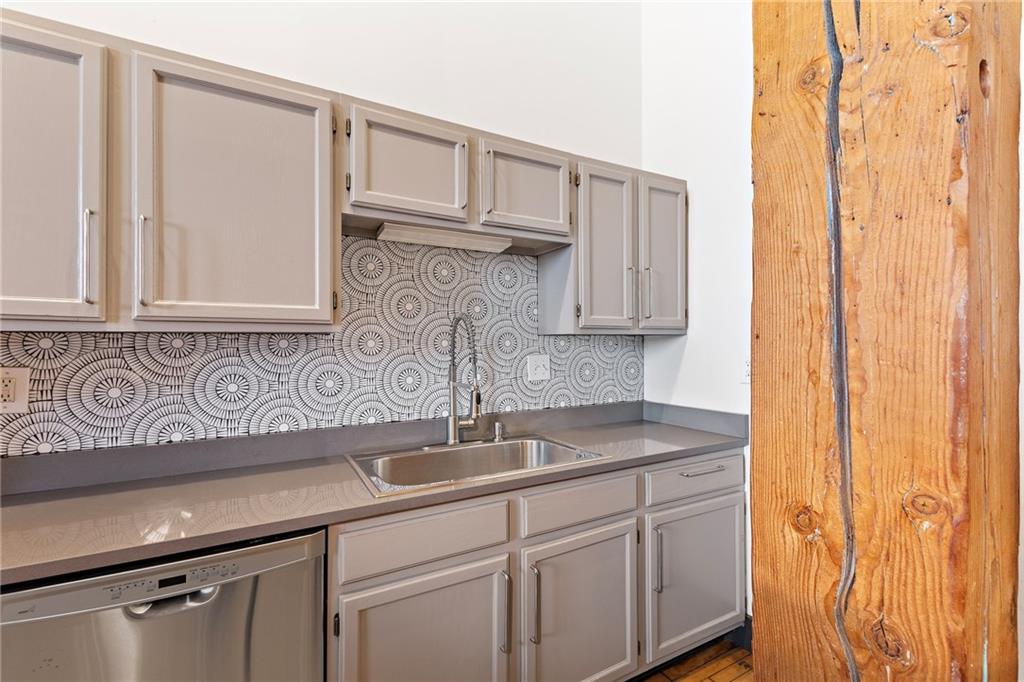 306 W 7th Street 101