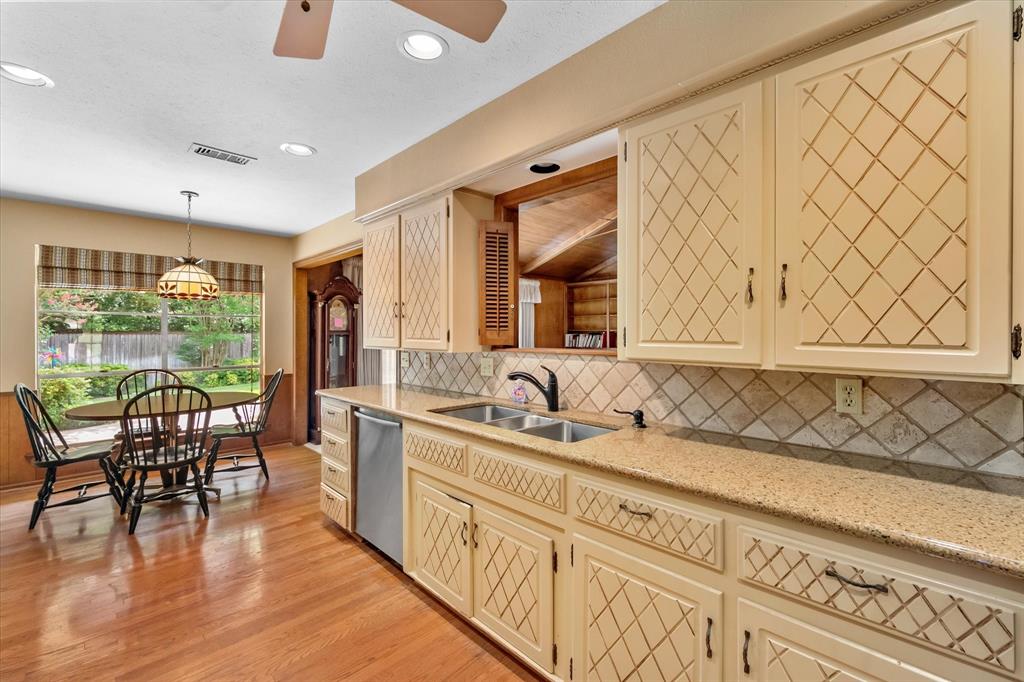 1101 Greenbriar Lane