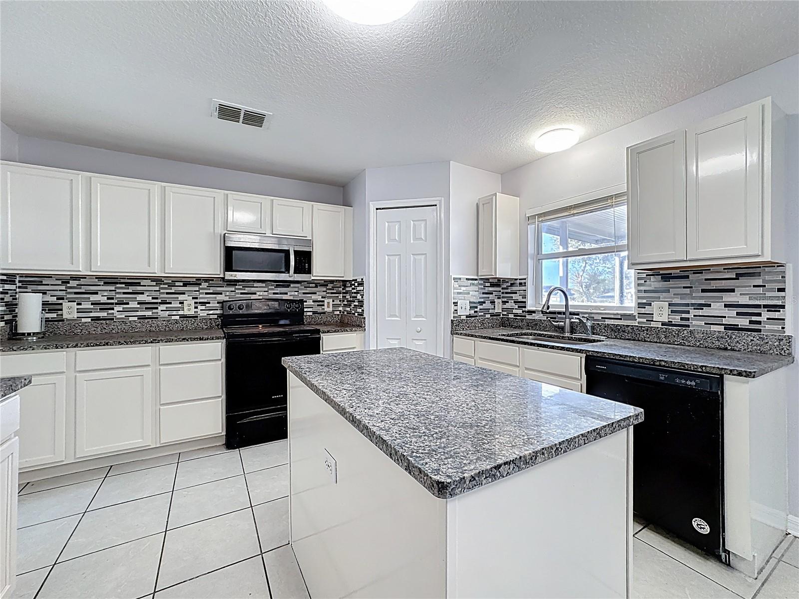 402 Yearling Cove Loop