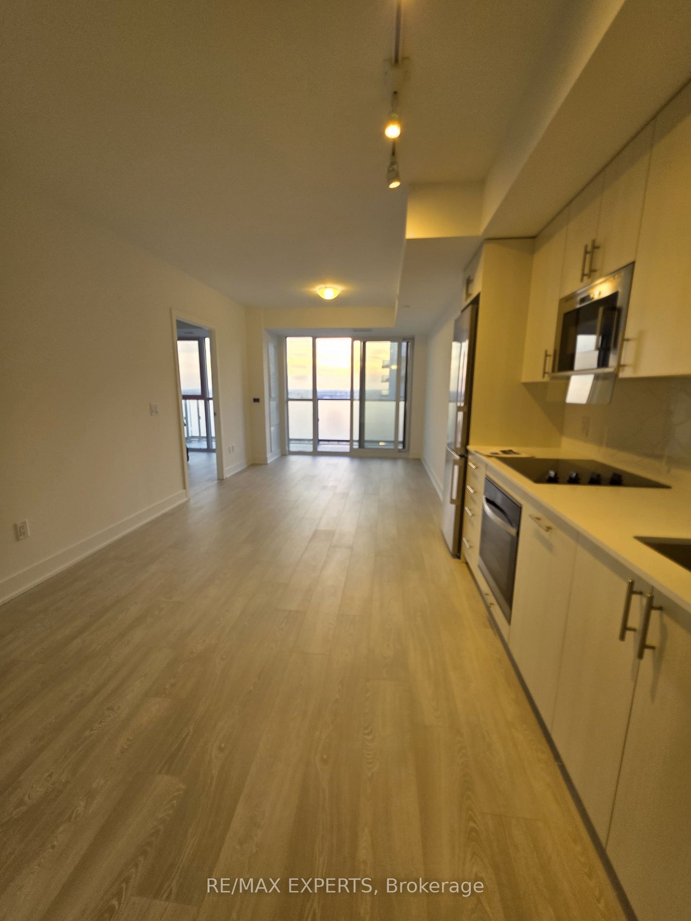 2545 N Simcoe St 2414
