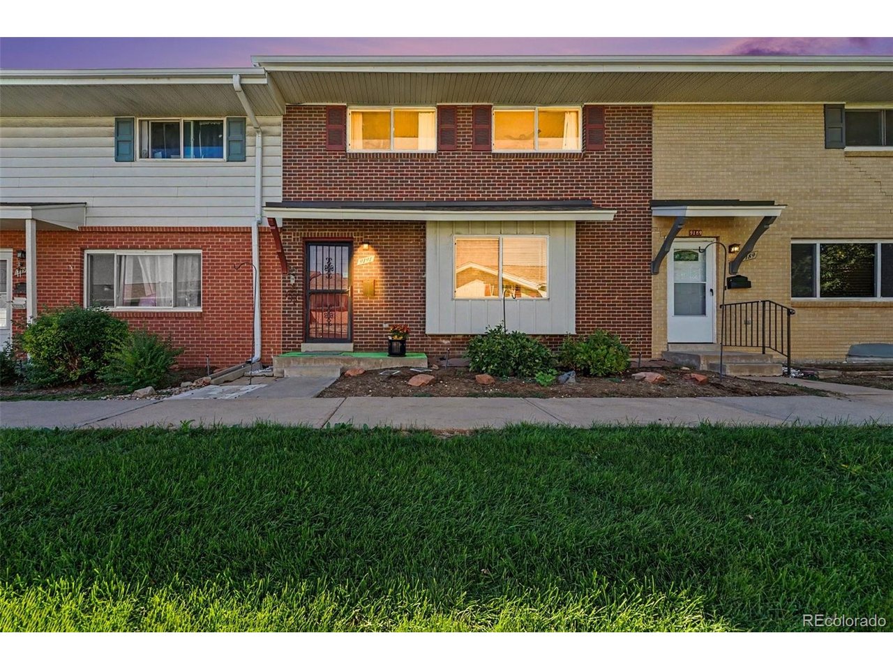 OPEN HOUSE THIS SATURDAY (10/17) FROM 11AM-1PM!! Welcome to 9191 E Oxford Drive! This 3-bedroom, 2-bath home offers a great opportunity to own in a convenient Denver location. The functional floor plan provides comfortable living spaces with plenty of potential to make the home your own. Conveniently located near shopping, dining, parks, public transportation, and major commuter routes, this property provides easy access to the Denver Tech Center and everything the Denver metro area has to offer. Whether you're a first-time buyer, investor, or simply looking for a home you can personalize, this property offers plenty of possibilities. Don't miss your opportunity to make this property your new home!