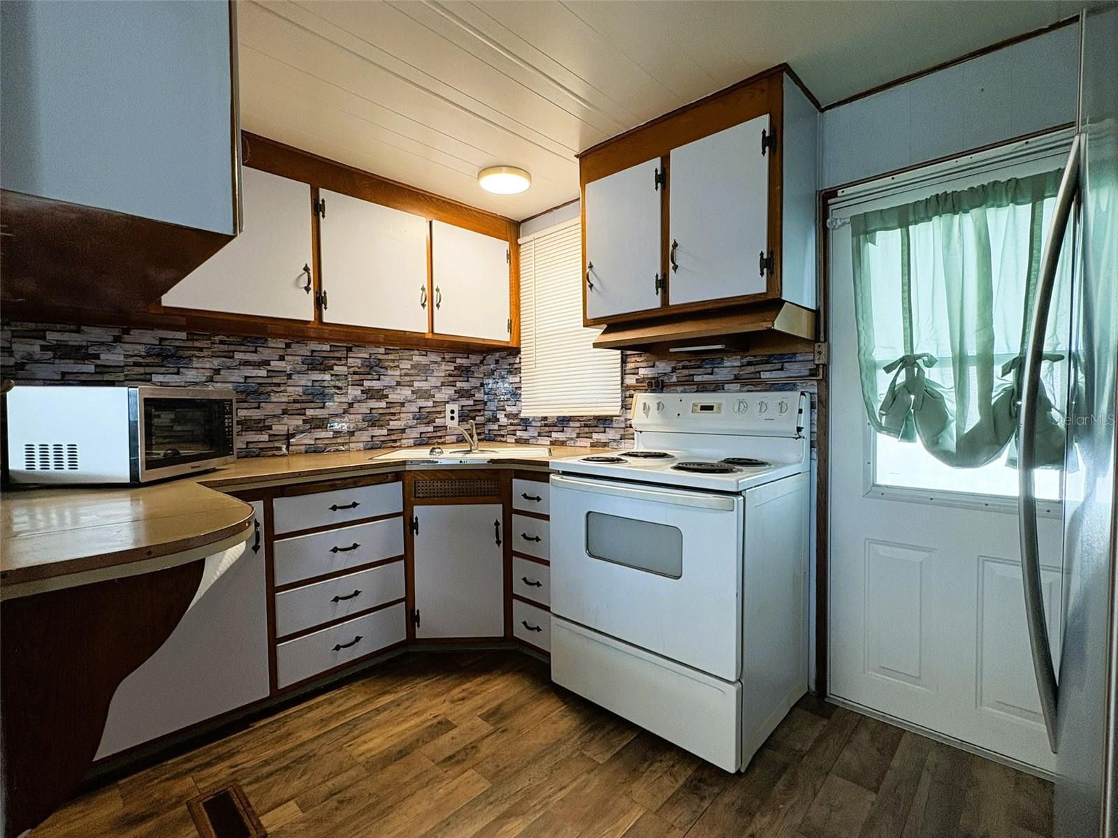 504 50th Avenue Dr W Avenue W