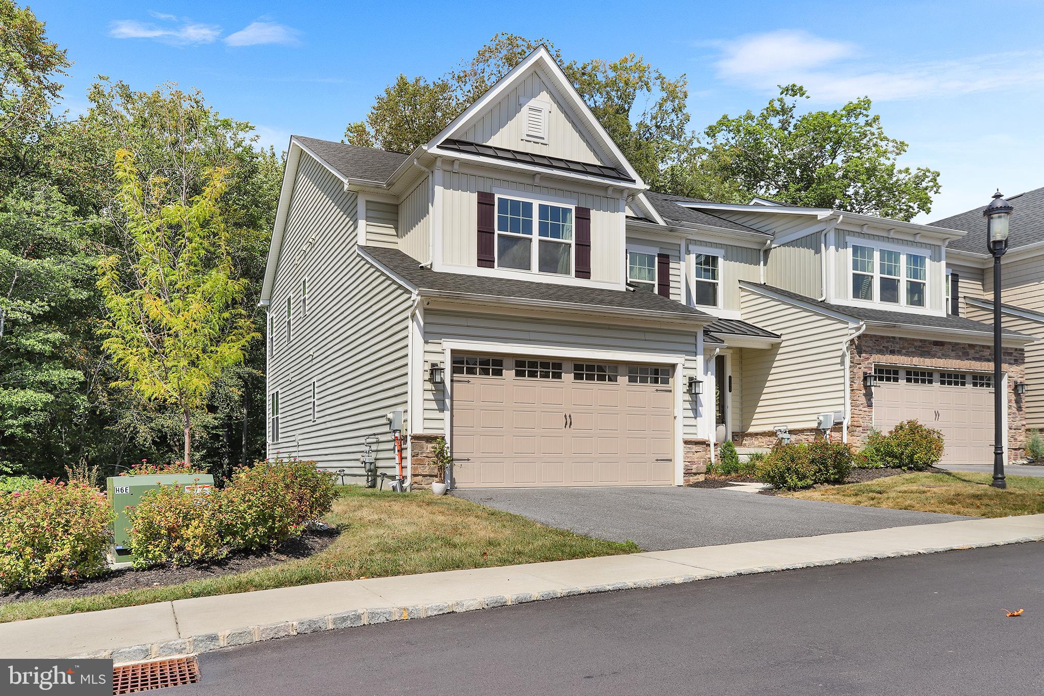 233 Ponds Edge Dr  