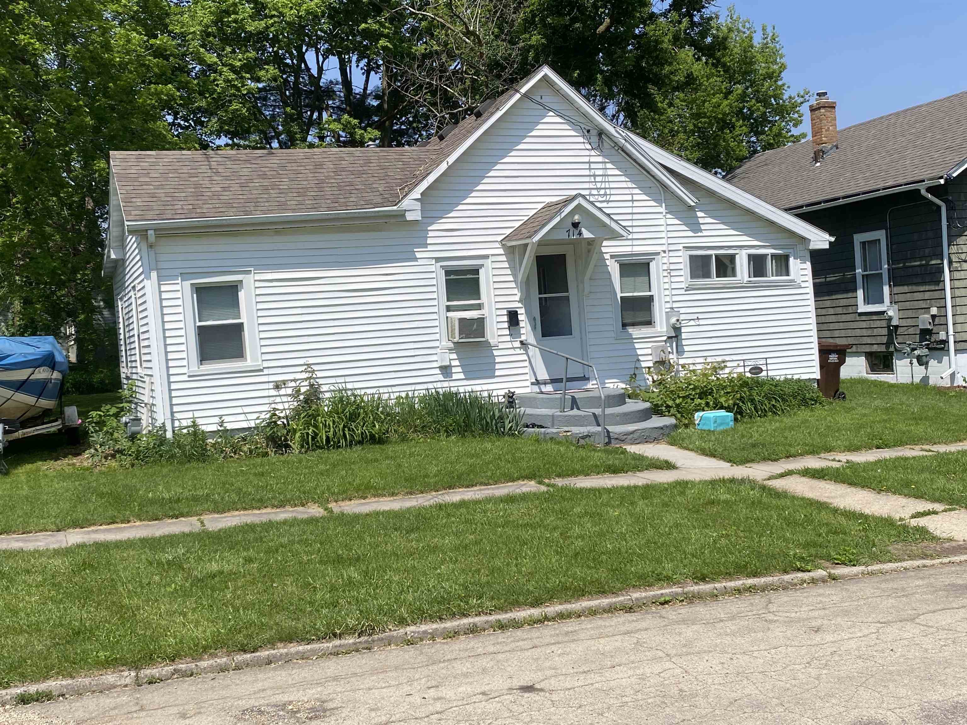 714 W Chestnut