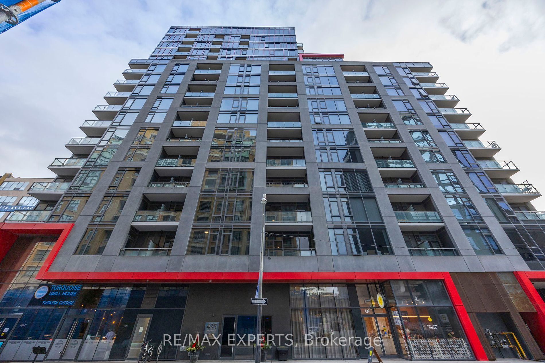 435 W Richmond St 802