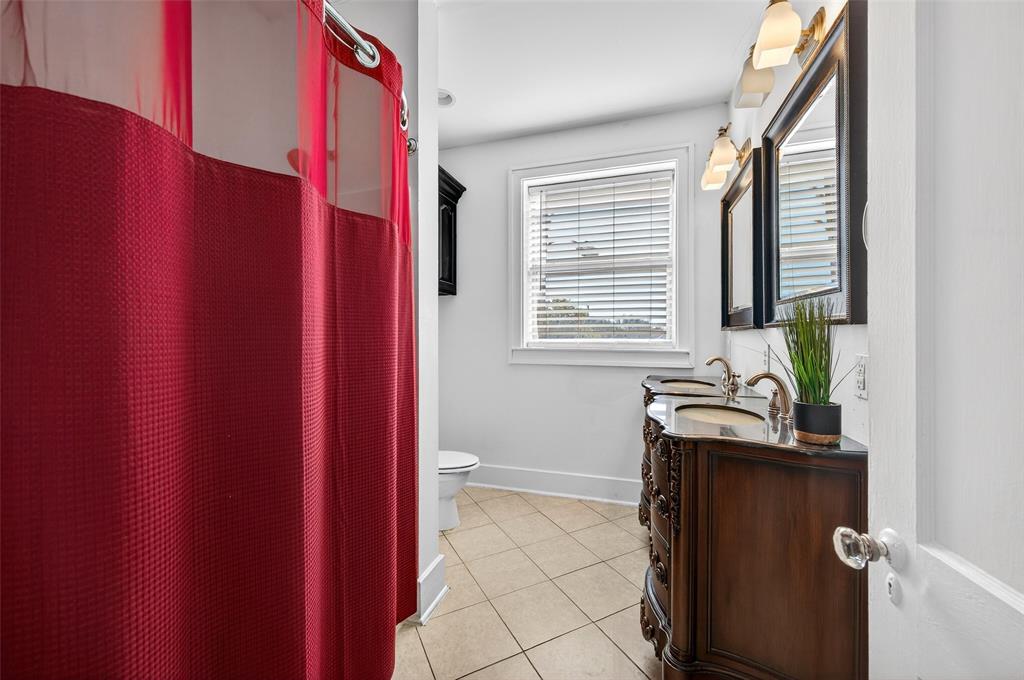 205 & 207 E Houston Street