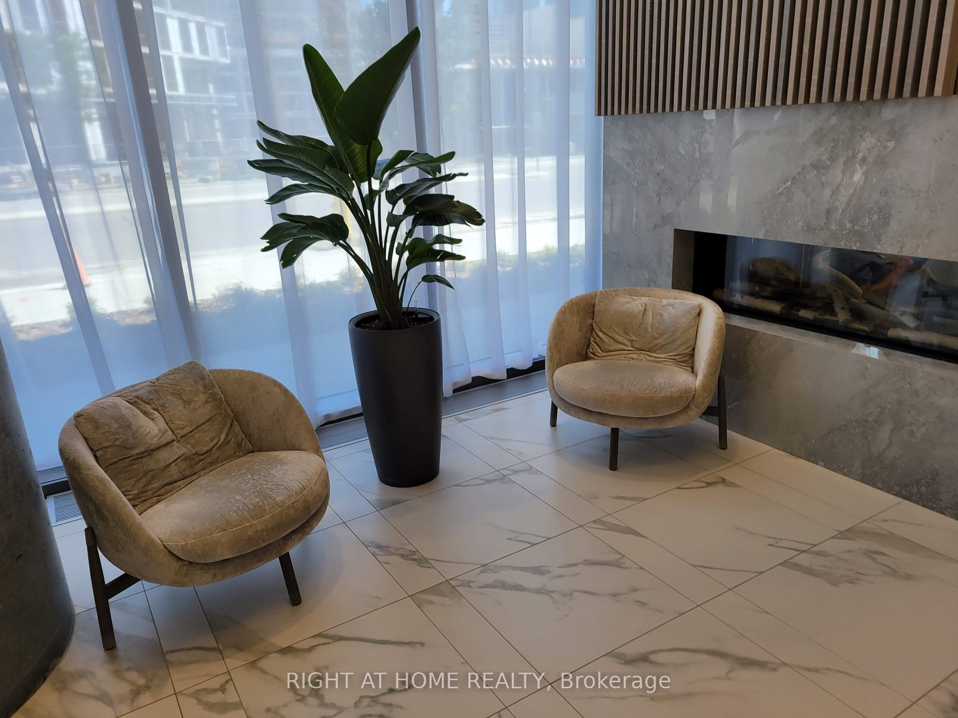 950 Portage Pkwy 6107