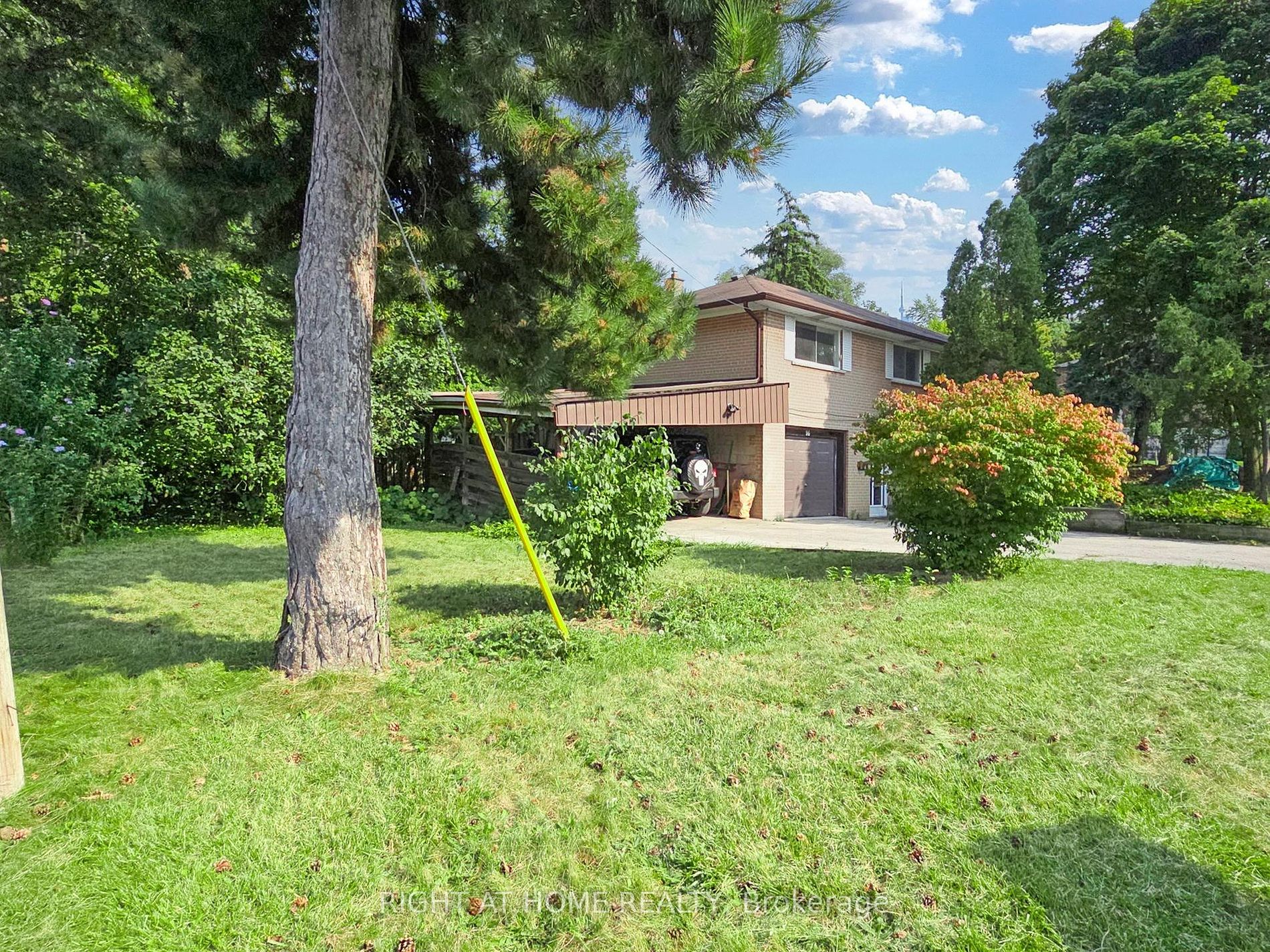 96 Grandview Ave Main Fl
