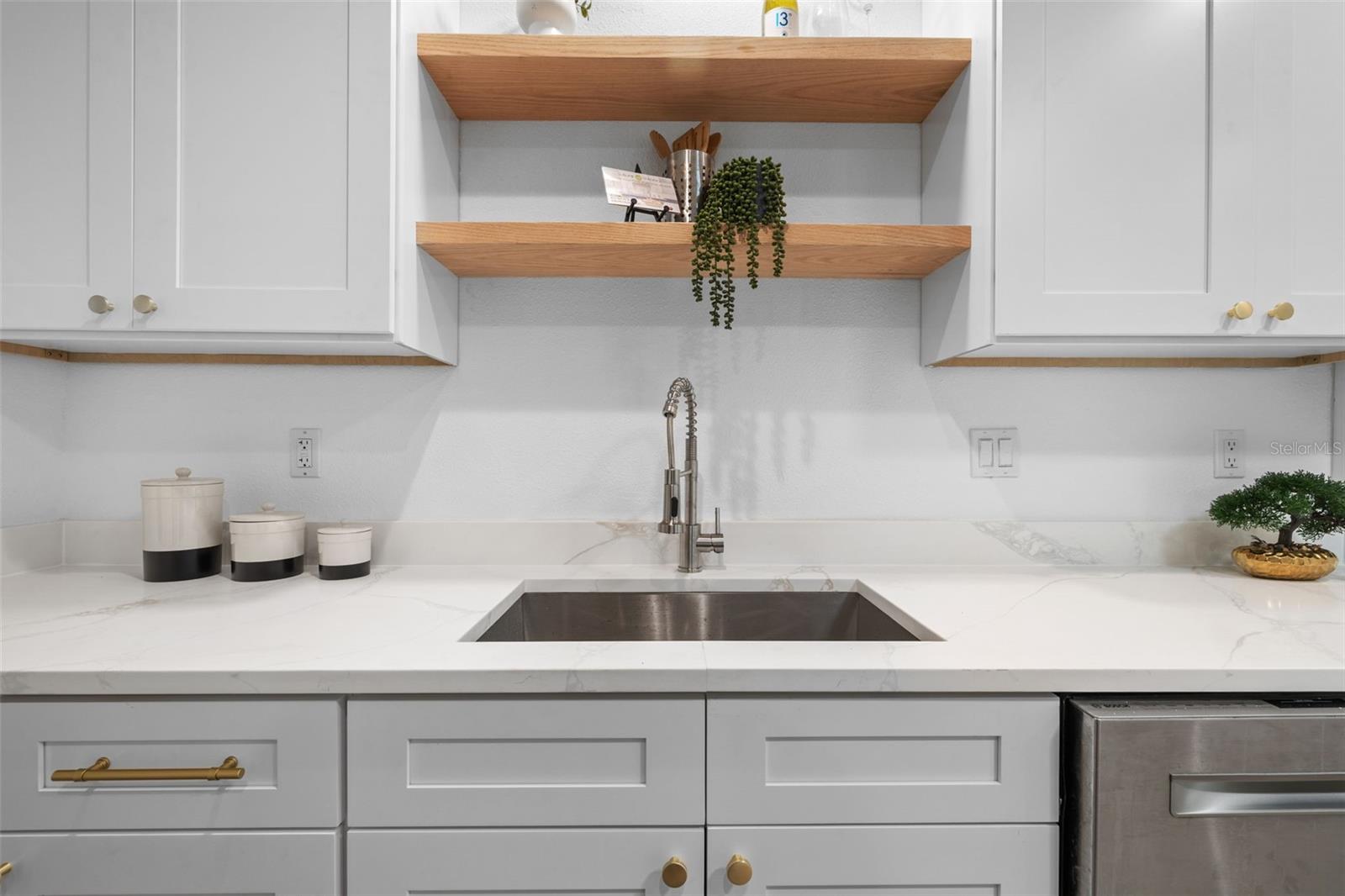 3913 W Eden Roc Circle