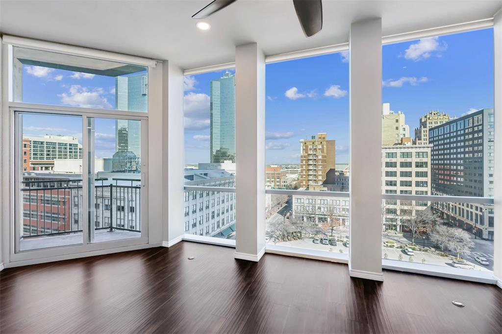 500 Throckmorton Street 902