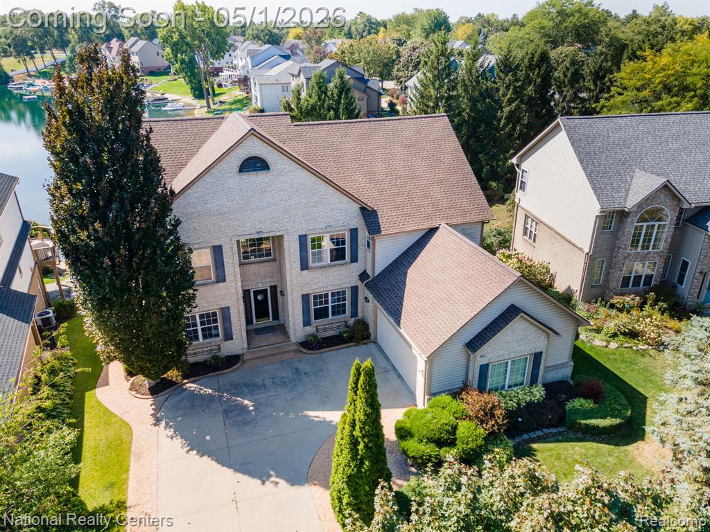 542 Bay Pointe Drive