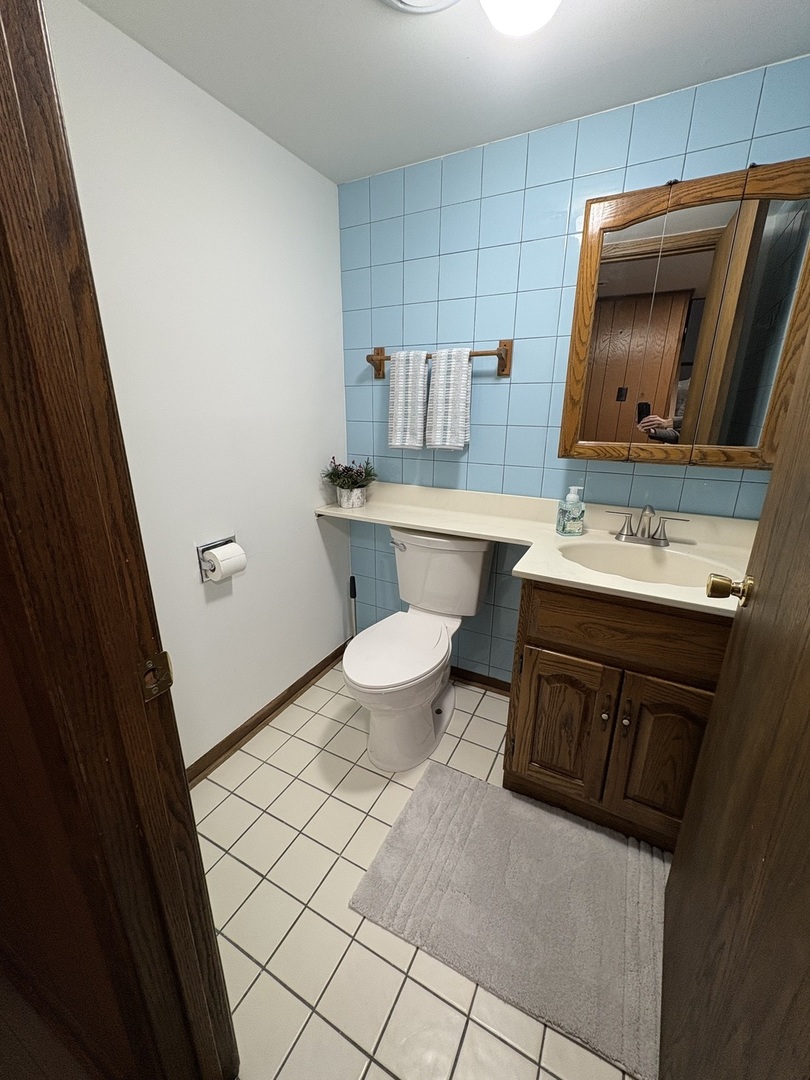 4937 W 85th Place