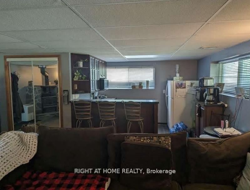 4 Lakeshore Rd