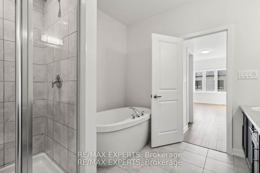 33 Kinloss St