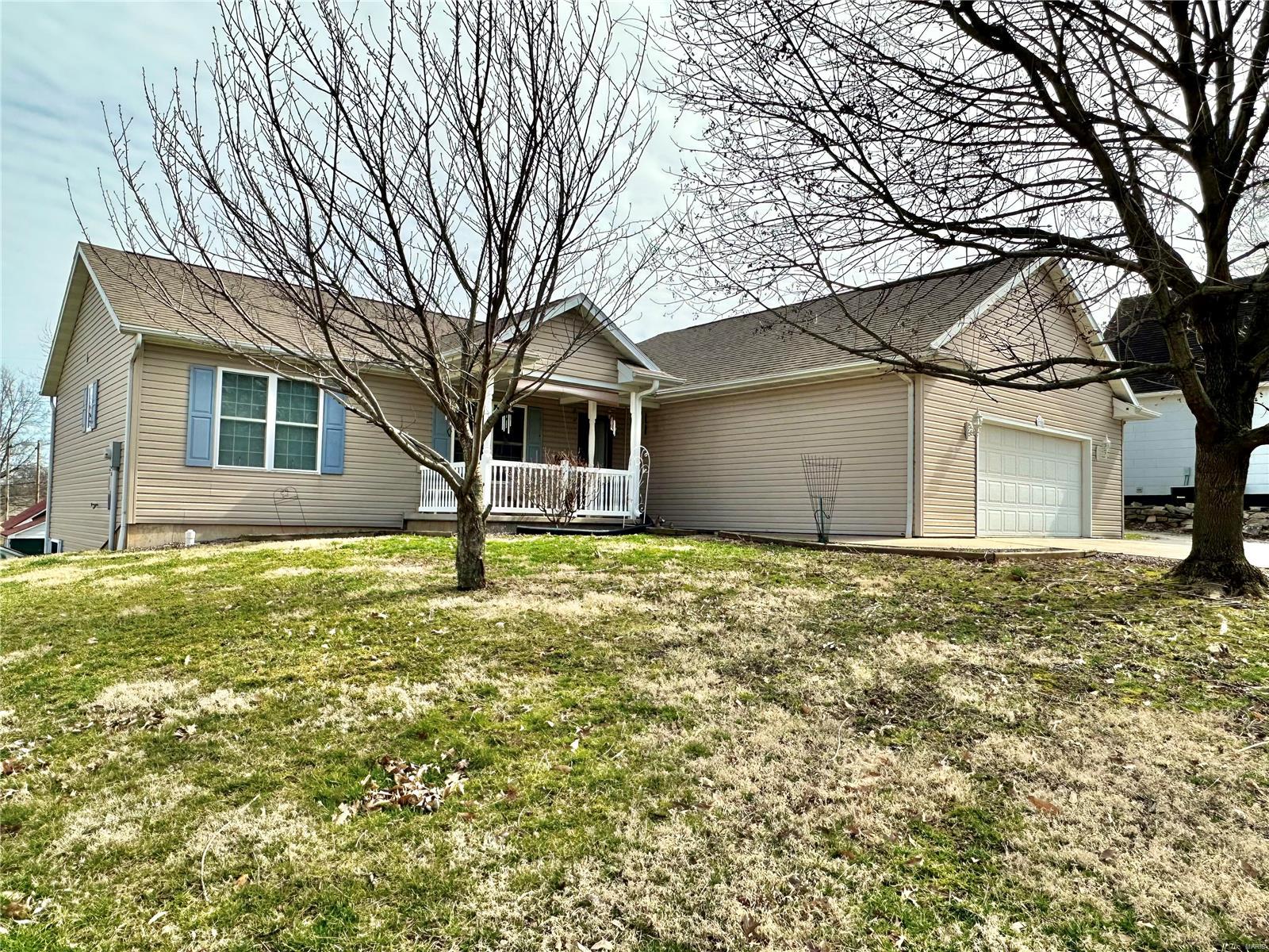 199,900 1305 S Main Street Hillsboro IL 62049 Montgomery County Realty