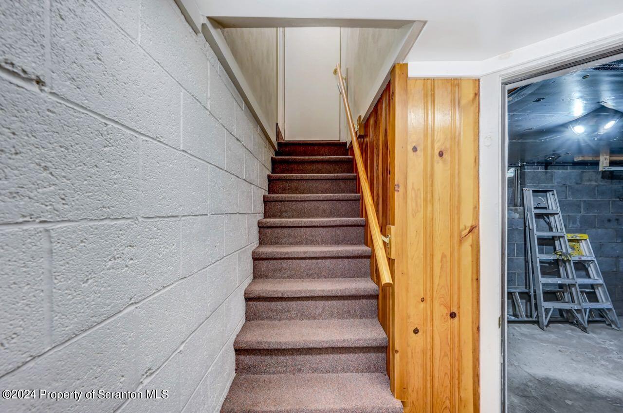 100 Buckhill