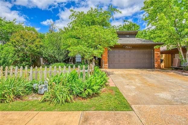 Home For Lease in Norman, 10 minutes from OU. Cozy living room opens to the dining area, updated spacious kitchen with pantry, Freshly painted 2 bedroom 2 bath home. Private Oasis in your backyard. Dog Friendly with Pet deposit ($250 non refundable $30 monthly pet fee) 1 year lease.