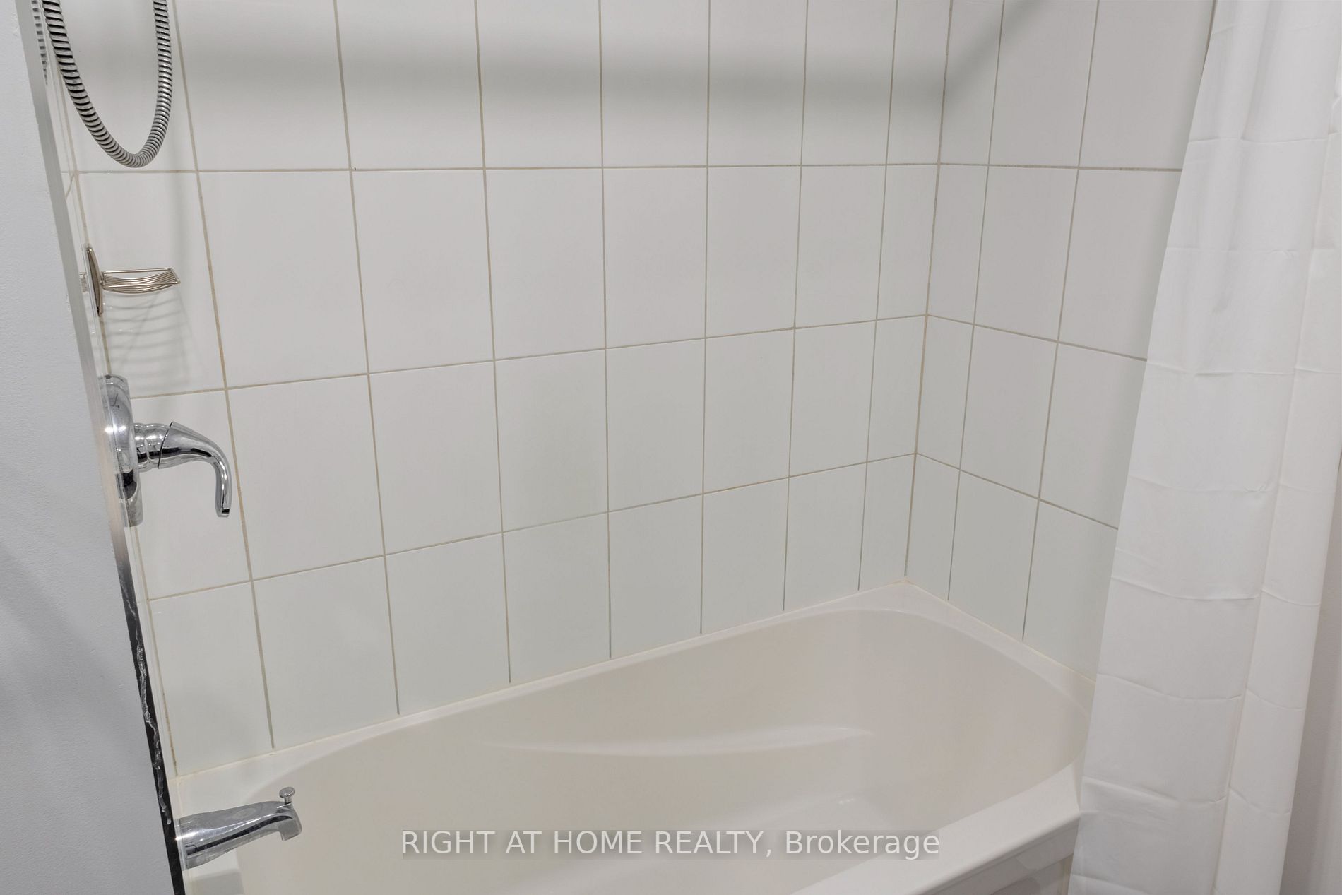 65 Regatta Cres #main