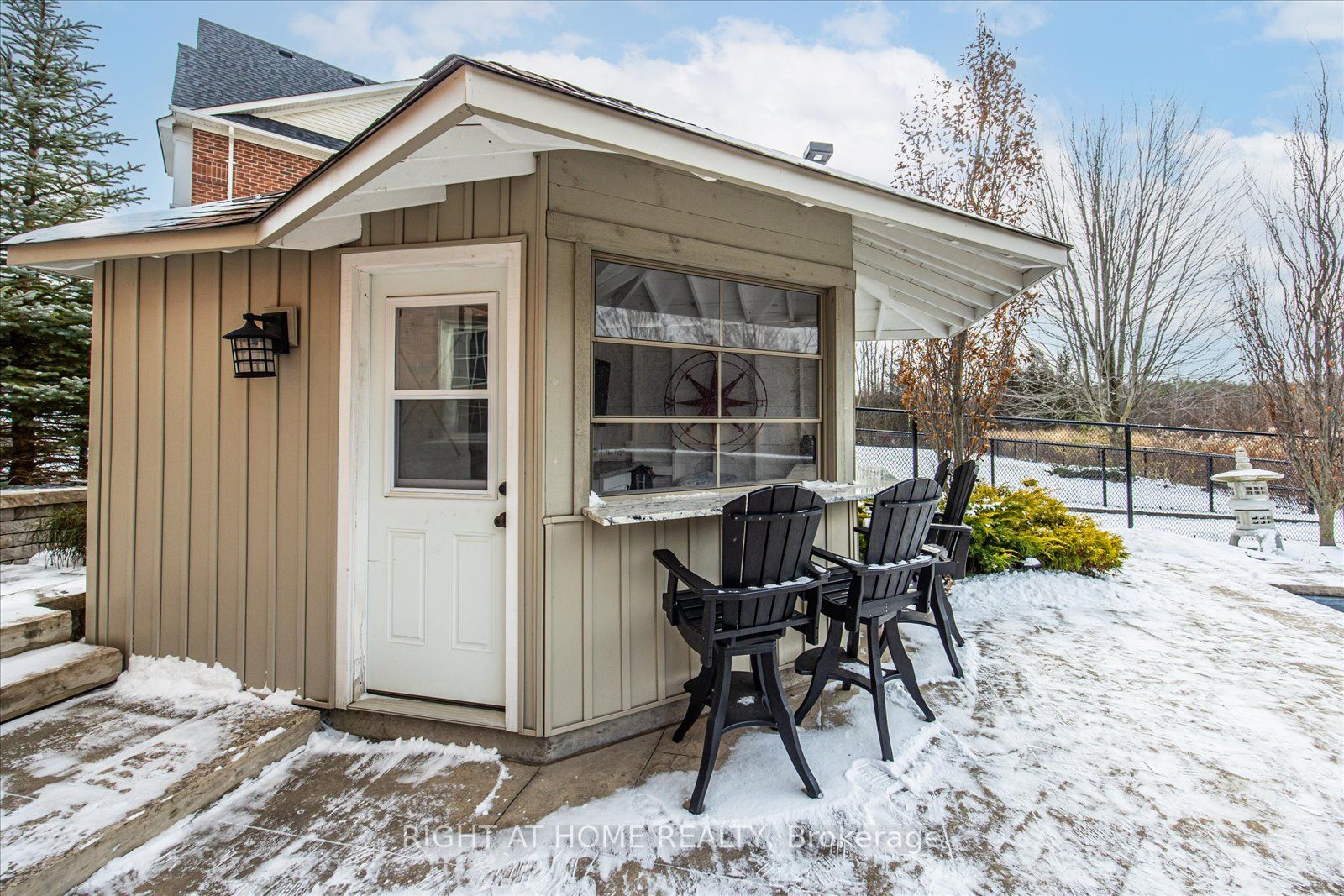 110 Roseborough Dr