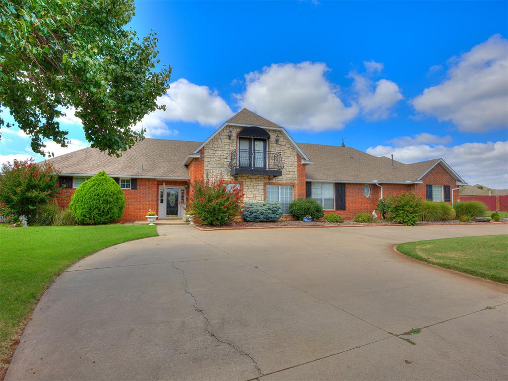 Come see this immaculately kept gorgeous home in the beautiful gated Hidden Lakes addition. Features of the home include rich brown wood flooring, cathedral ceilings, large spacious bedrooms with walk in closets, a roomy loft area, a 4-car garage with a storm shelter, an extra-large bathroom which includes a jacuzzi tub and a wet room shower and much more. Enjoy the amazing view of the neighborhood fishing pond directly from the front yard. Recent 2024 updates include a new microwave, fencing, dishwasher and hot water heater. Located just 1 mile off of I-35.