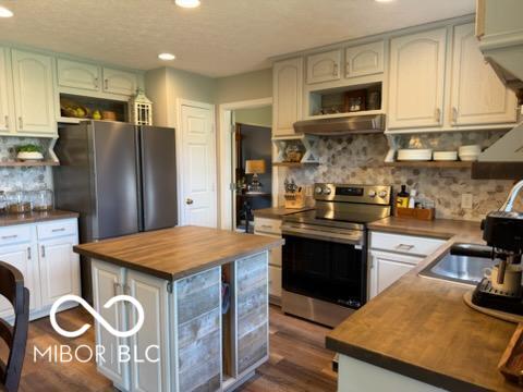 5752 Columbia Circle S