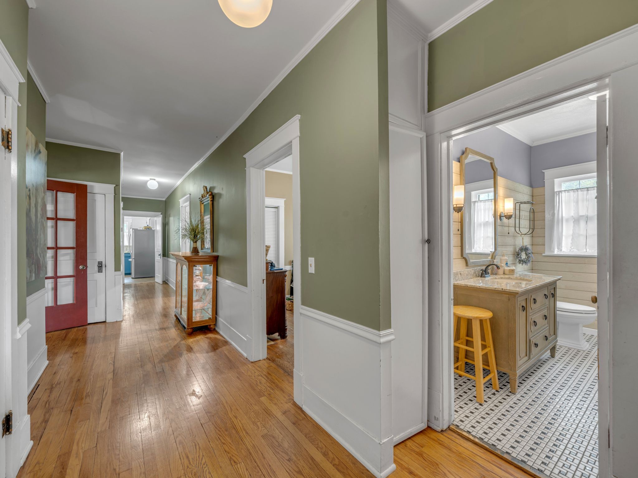 609 W Main St