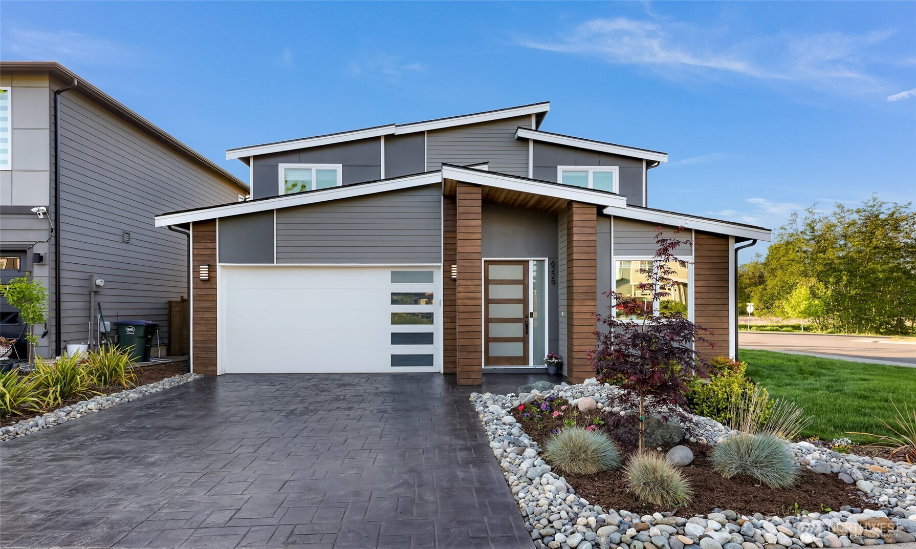 Like-new home on a desirable corner lot in Mallory Terrace! This spacious & modern 3-bedroom residence offers 2,200+ square feet of thoughtfully designed living space. The open-concept main level is filled with natural light and features a stylish linear fireplace with custom built-ins—perfect for both relaxing and entertaining. The modern kitchen boasts ample cabinet storage, stainless steel appliances, and a large island ideal for gatherings. The generous main floor primary suite includes a private ensuite bath, complemented by a versatile den or office which sits just off the entry, along with a convenient guest washroom and separate laundry area. Upstairs you will find two additional bedrooms, a full bath, and a large bonus room perfect for a media space, playroom, or home gym. This home backs up to a dedicated green space complete with walking trails. Conveniently located close to parks, schools & just minutes to I-5. This one is a must see!