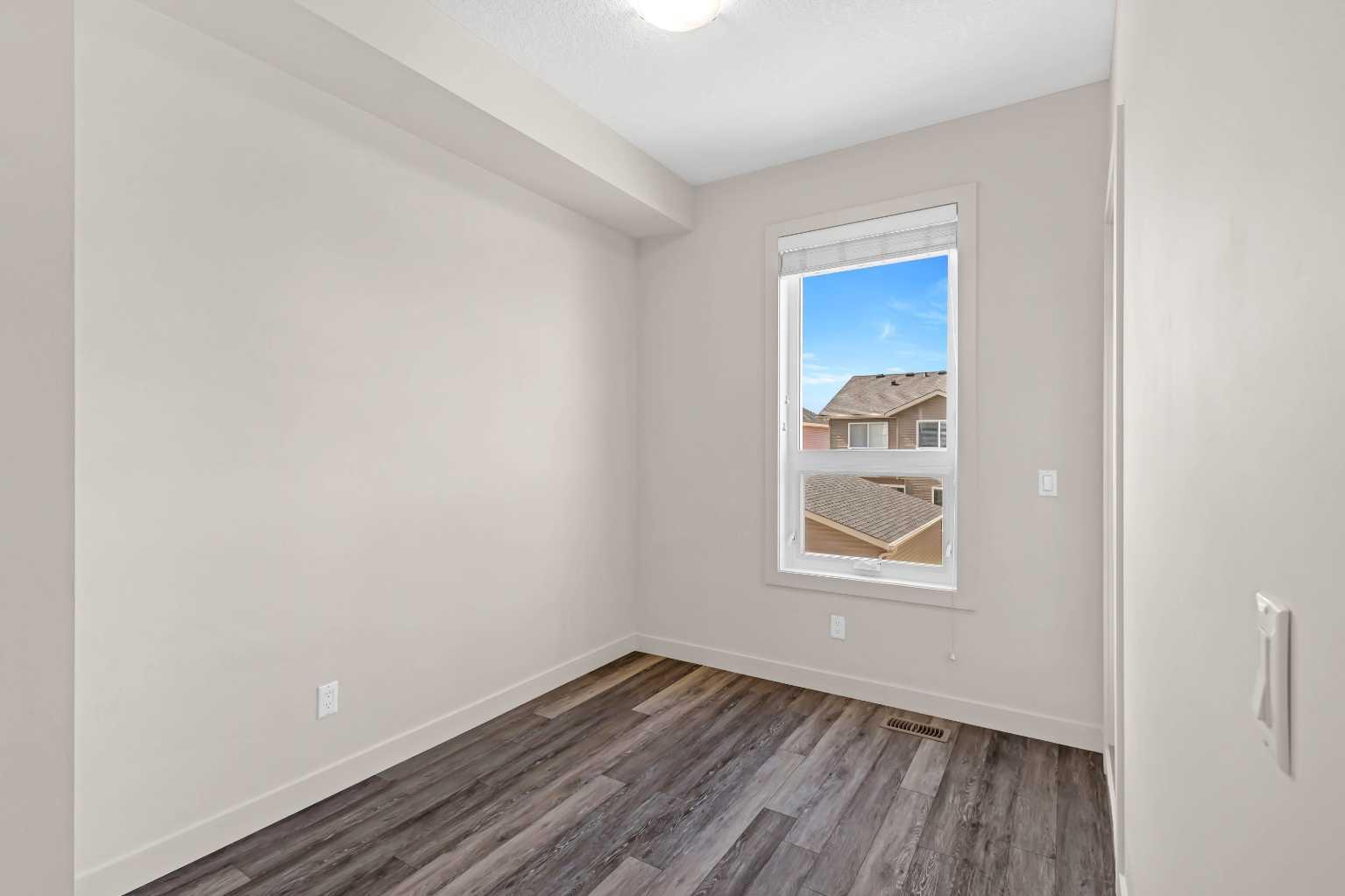 11 Evanscrest Mews NW 208