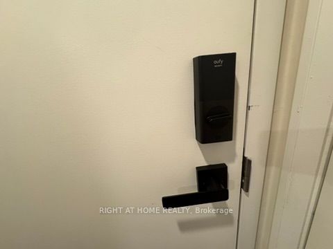 21 Carlton St 1501