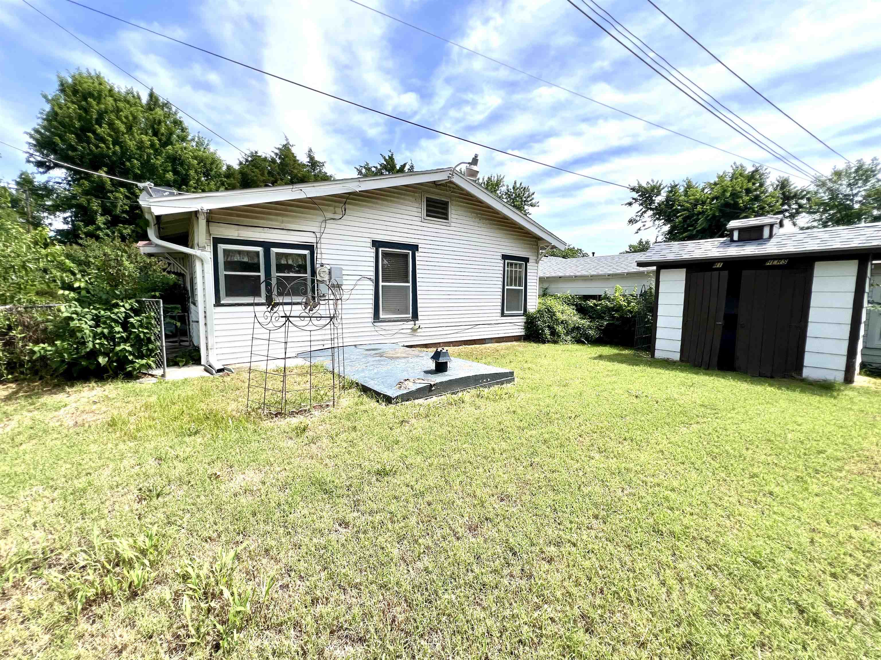 211 W Linden