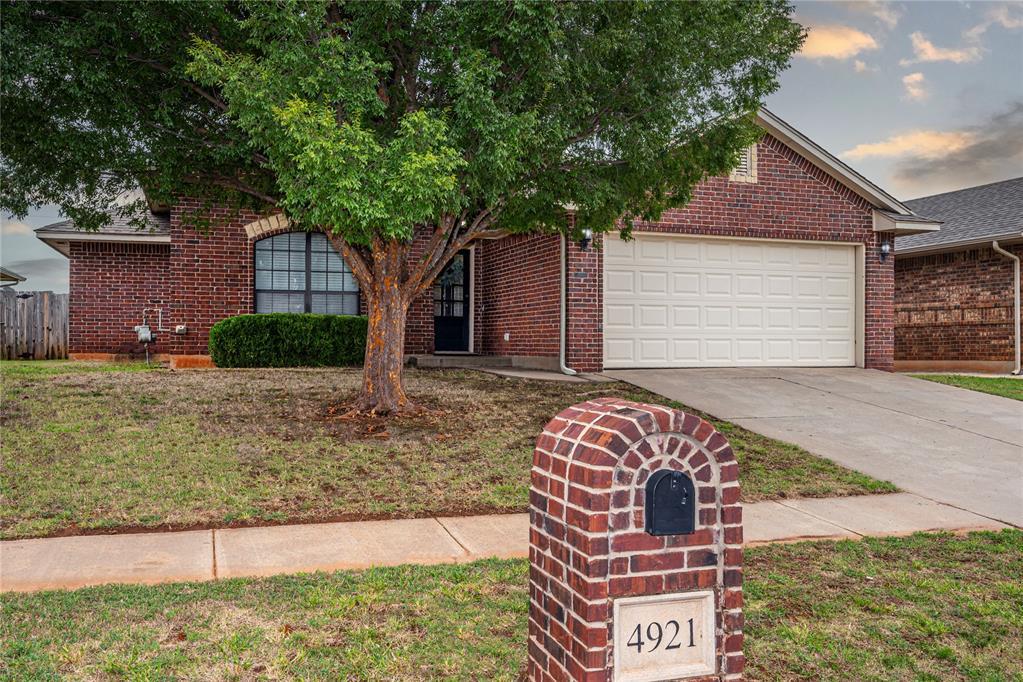 Welcome to Lone Oak Village! This Deer Creek home features 3 beds, 2 full baths and a dedicated study-perfect for a home office, play room, or guest space. The open floor plan offers seamless flow between the living, dining and kitchen areas, offering a warm an inviting atmosphere! Kitchen boast plenty of cabinet and counter space and has a large seated bar area. Primary suite is a private retreat with corner tub, separate shower and walk in closet. Two additional bedrooms and a full bath provide comfortable space for family or guest. Owner has UPDATED HVAC and WATER TANK! Conveniently located near Parkway turnpike, restaurants, business parks and schools!