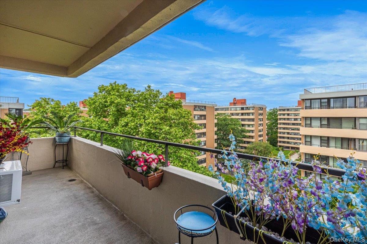 Beechhurst one-bedroom top-floor unit in Le Havre offers loft-style living with an open floor plan. This move-in-ready apartment features a kitchen with stainless steel appliances, granite countertops, an updated bath, hardwood floors, recessed lighting, and smooth ceilings. Enjoy your morning coffee on your private 20-foot terrace. Prime parking space is available for a transfer fee. Le Havre offers a wealth of amenities, including two outdoor pools, tennis courts, a well-equipped gym, a cozy cafe, and top-notch security, ensuring you have everything you need for a comfortable and enjoyable lifestyle. Convenience is at your doorstep, with a local bus stop to Flushing and an express bus to Manhattan just a block away. Close proximity to shopping, dining options, scenic Little Bay Park, the Clearview Golf Course, and major highways.