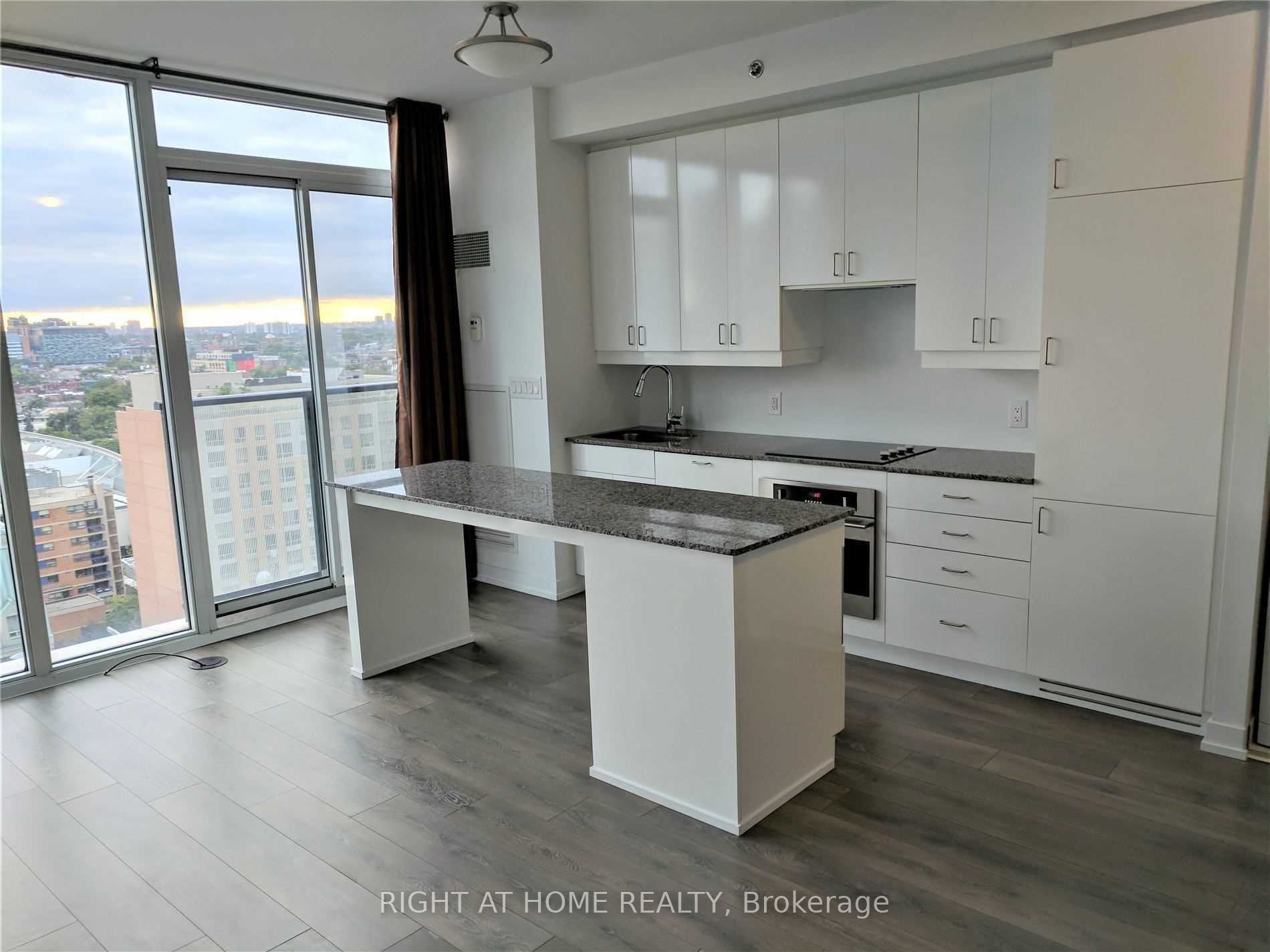 426 University Ave 1802