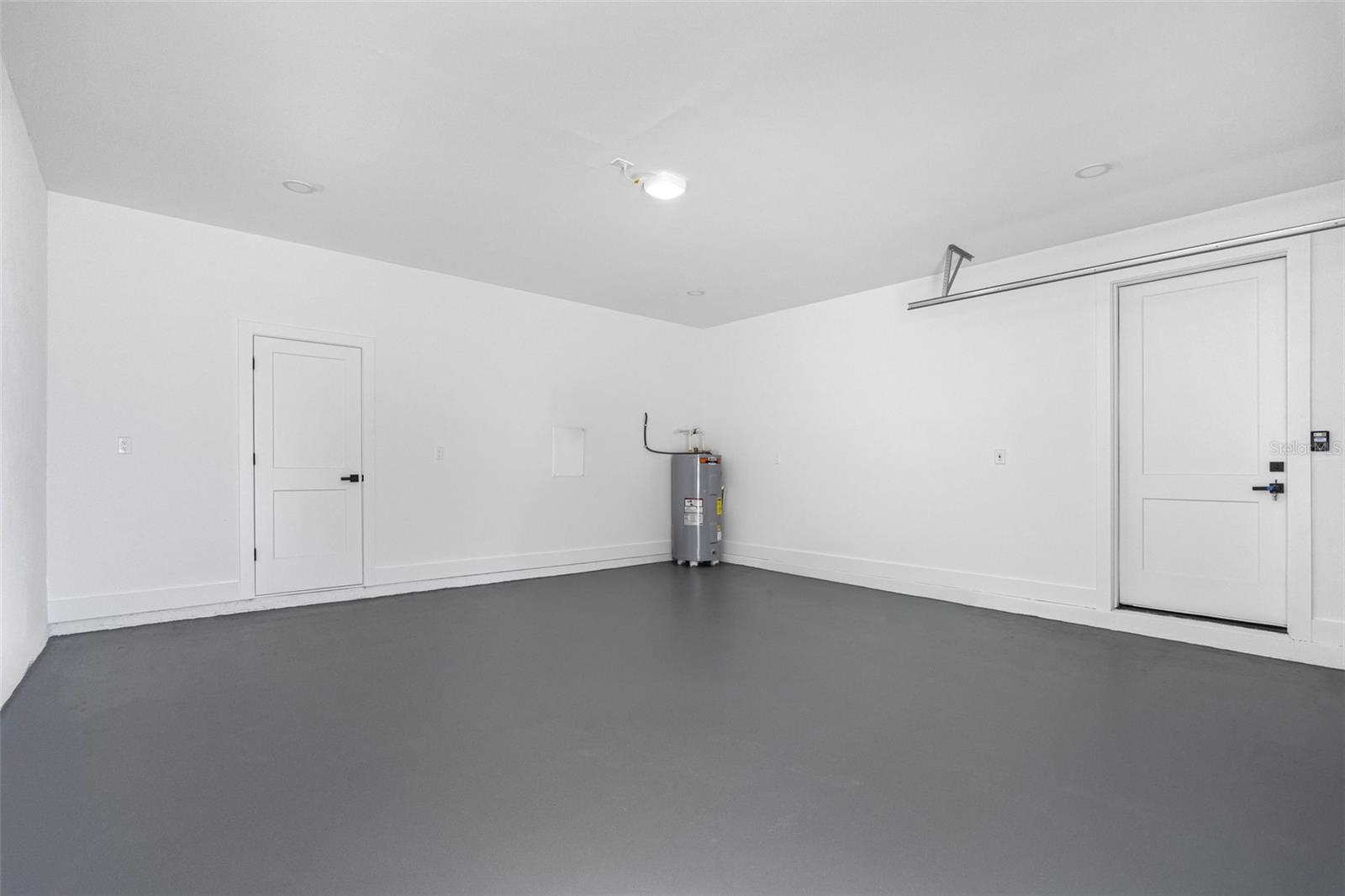 101 W Warren Avenue 1