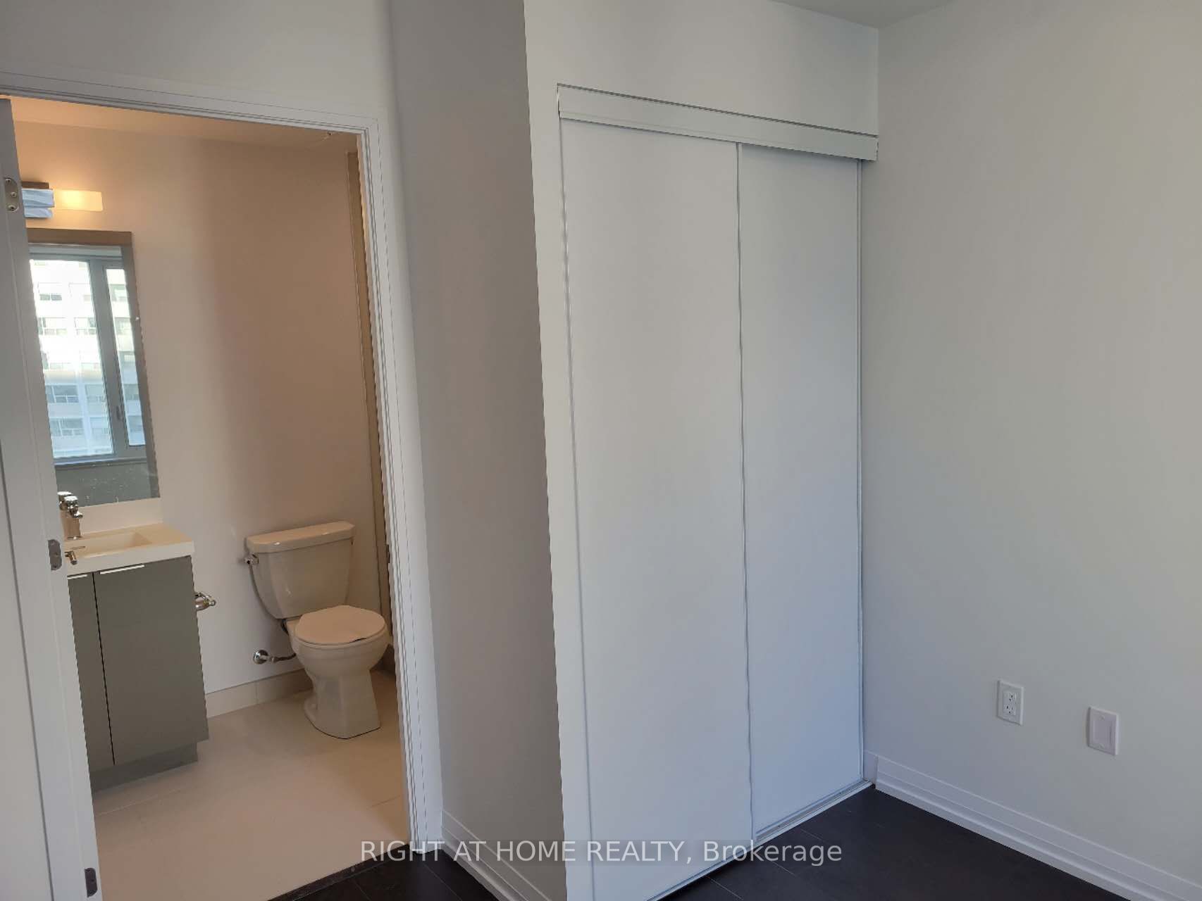 50 Dunfield Ave 2112