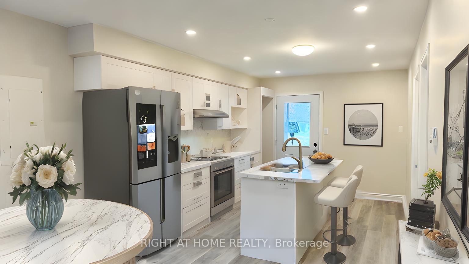 68 E Lochiel St B