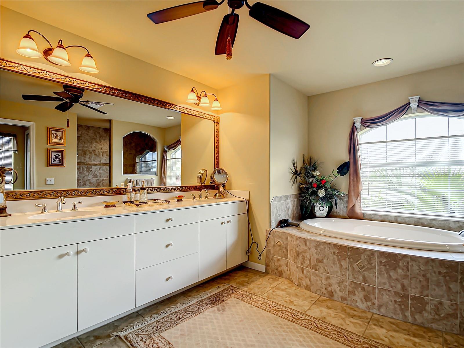 938 Boundary Boulevard